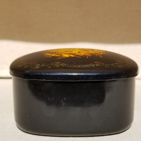 1121 Preowned Rare Handpainted Russian Jewelry Box - Picture 4 of 9